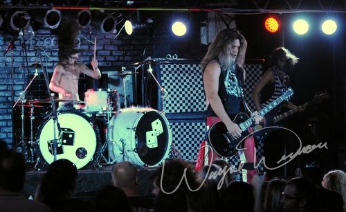 Nigel Dupree Band at Annie's Cincinnati, OH on July 15, 2009 &mdash; concert photo by Wayne Dennon