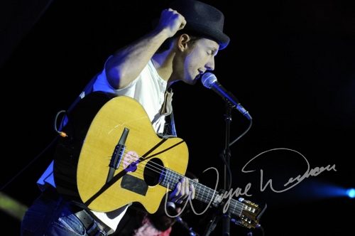 Jason Mraz concert photo by Wayne Dennon