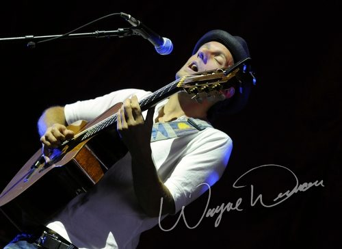 Jason Mraz concert photo by Wayne Dennon