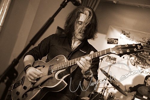 Alex Skolnick Trio concert photo by Wayne Dennon