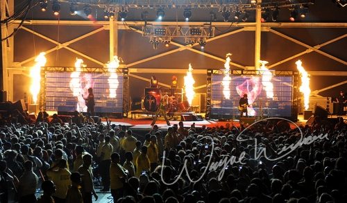 Motley Crue at Columbus Crew Stadium Columbus, OH on May 17, 2009 &mdash; concert photo by Wayne Dennon