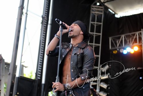Pop Evil concert photo by Wayne Dennon