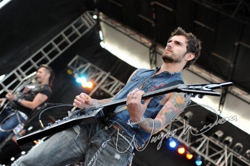Pop Evil concert photo by Wayne Dennon