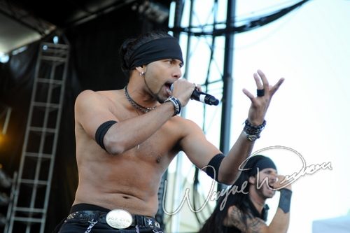 Pop Evil concert photo by Wayne Dennon