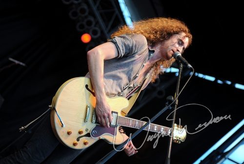 Taddy Porter concert photo by Wayne Dennon