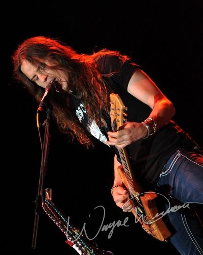 Tesla concert photo by Wayne Dennon