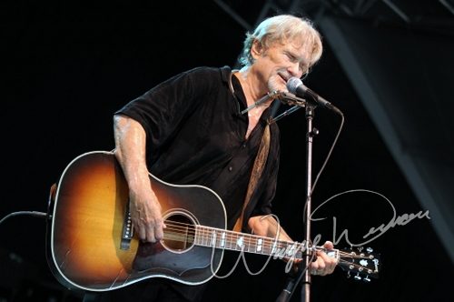 Kris Kristofferson concert photo by Wayne Dennon
