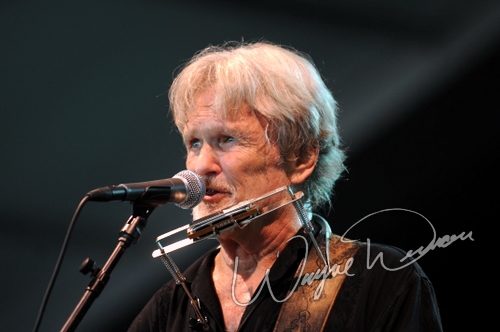 Kris Kristofferson concert photo by Wayne Dennon