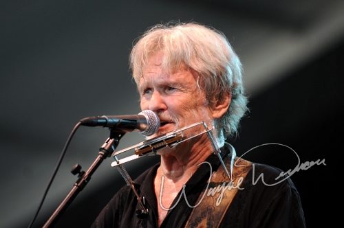 Kris Kristofferson concert photo by Wayne Dennon