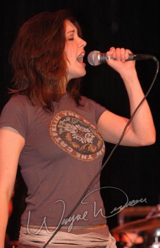 Anna Nalick concert photo by Wayne Dennon