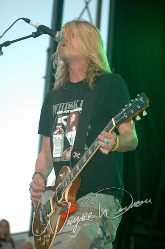 Puddle Of Mudd at X-Fest Dayton, OH on September 19, 2004 &mdash; concert photo by Wayne Dennon