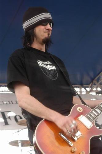 Saliva at Churchill Downs Louisville, KY on May 1, 2003 &mdash; concert photo by Wayne Dennon