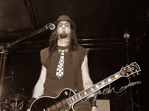 Saliva at Purple People Bridge Newport, KY on July 22, 2006 &mdash; concert photo by Wayne Dennon