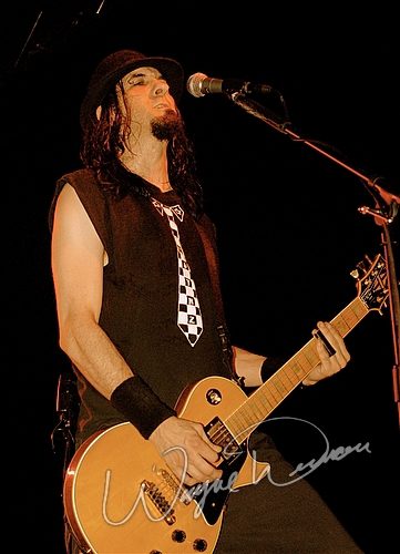 Saliva at Purple People Bridge Newport, KY on July 22, 2006 &mdash; concert photo by Wayne Dennon