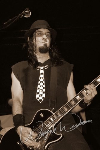 Saliva at Purple People Bridge Newport, KY on July 22, 2006 &mdash; concert photo by Wayne Dennon