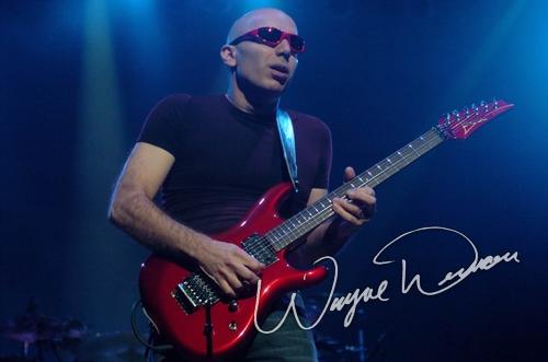 Joe Satriani at Palace Theatre Columbus, OH on October 27, 2004 &mdash; concert photo by Wayne Dennon