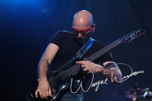 Joe Satriani at Palace Theatre Columbus, OH on October 27, 2004 &mdash; concert photo by Wayne Dennon