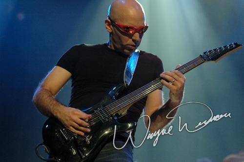 Joe Satriani concert photo by Wayne Dennon
