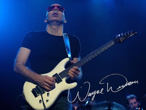 Joe Satriani at Palace Theatre Columbus, OH on October 27, 2004 &mdash; concert photo by Wayne Dennon