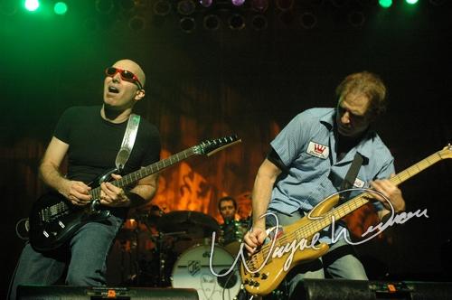 Joe Satriani at Palace Theatre Columbus, OH on October 27, 2004 &mdash; concert photo by Wayne Dennon