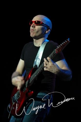 Joe Satriani at Palace Theatre Columbus, OH on October 27, 2004 &mdash; concert photo by Wayne Dennon