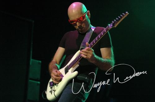 Joe Satriani concert photo by Wayne Dennon