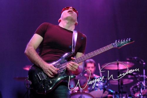 Joe Satriani at Palace Theatre Columbus, OH on October 27, 2004 &mdash; concert photo by Wayne Dennon