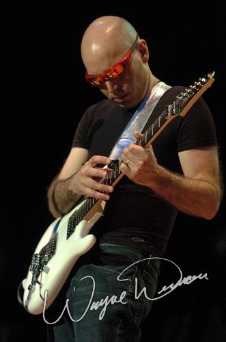 Joe Satriani at Palace Theatre Columbus, OH on October 27, 2004 &mdash; concert photo by Wayne Dennon