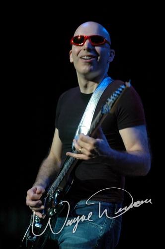 Joe Satriani at Palace Theatre Columbus, OH on October 27, 2004 &mdash; concert photo by Wayne Dennon