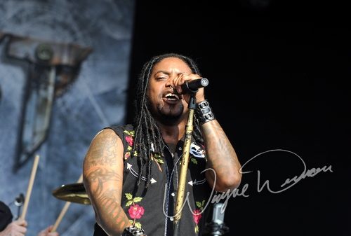 Sevendust concert photo by Wayne Dennon