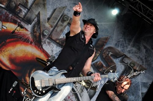 Sevendust concert photo by Wayne Dennon