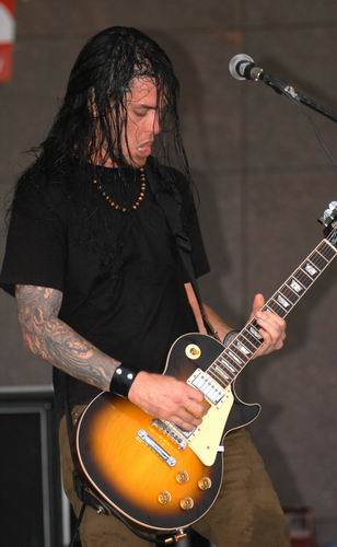 Shinedown at Unknown Venue Somewhere, US on August 31, 2003 &mdash; concert photo by Wayne Dennon