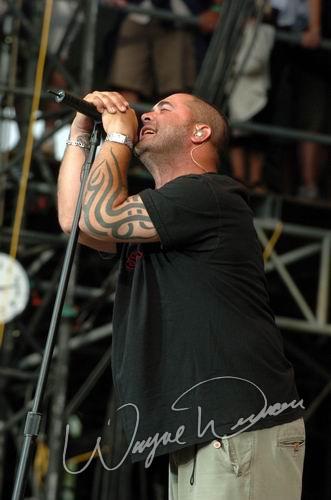 Staind concert photo by Wayne Dennon