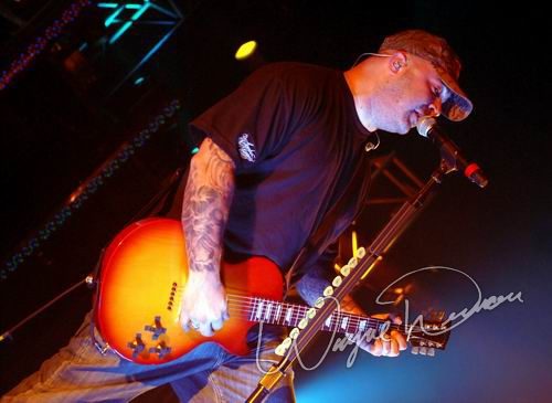 Staind at Louisville Gardens Louisville, KY on December 8, 2006 &mdash; concert photo by Wayne Dennon