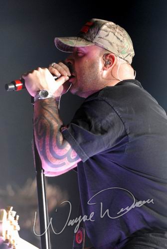 Staind at Louisville Gardens Louisville, KY on December 8, 2006 &mdash; concert photo by Wayne Dennon