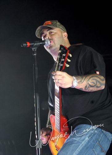 Staind at Louisville Gardens Louisville, KY on December 8, 2006 &mdash; concert photo by Wayne Dennon