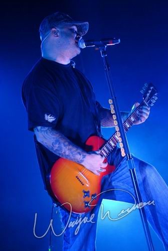 Staind at Louisville Gardens Louisville, KY on December 8, 2006 &mdash; concert photo by Wayne Dennon