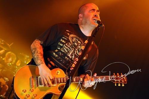 Staind concert photo by Wayne Dennon