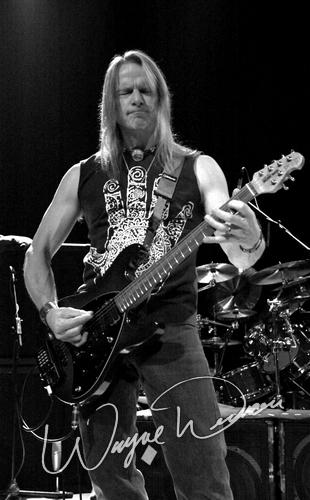 Steve Morse at Madison Theater Covington, KY on April 1, 2005 &mdash; concert photo by Wayne Dennon