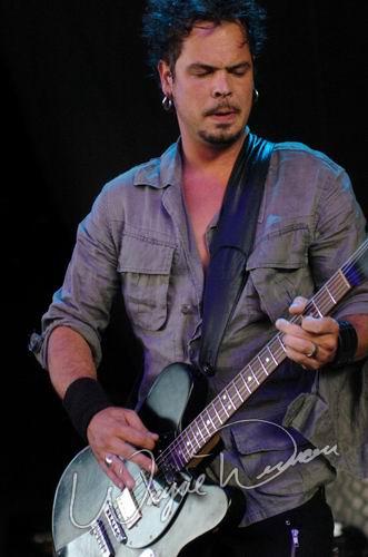 Thornley at Riverbend Music Center Cincinnati, OH on July 7, 2004 &mdash; concert photo by Wayne Dennon