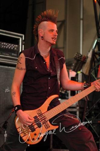 Thornley at Riverbend Music Center Cincinnati, OH on July 7, 2004 &mdash; concert photo by Wayne Dennon