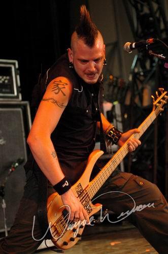 Thornley at Riverbend Music Center Cincinnati, OH on July 7, 2004 &mdash; concert photo by Wayne Dennon
