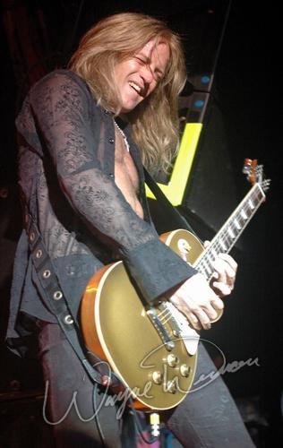 Whitesnake concert photo by Wayne Dennon