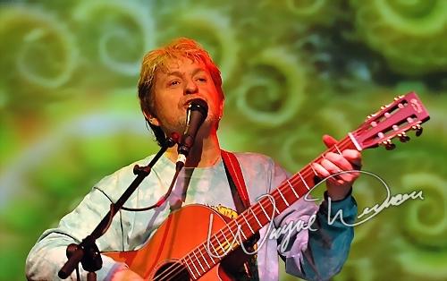 Jon Anderson concert photo by Wayne Dennon