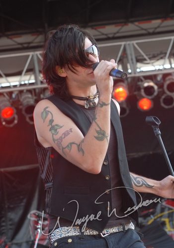 Hinder at Montgomery Co. Fairgrounds Dayton, OH on September 17, 2006 &mdash; concert photo by Wayne Dennon