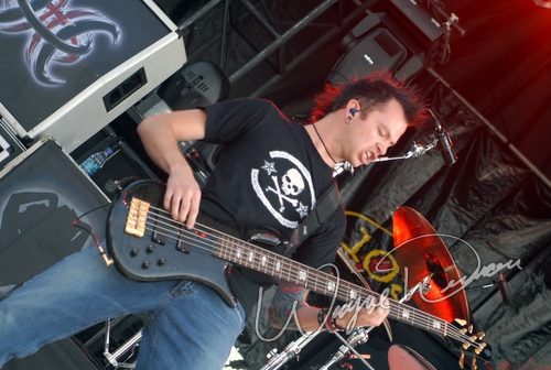 Hinder at Montgomery Co. Fairgrounds Dayton, OH on September 17, 2006 &mdash; concert photo by Wayne Dennon