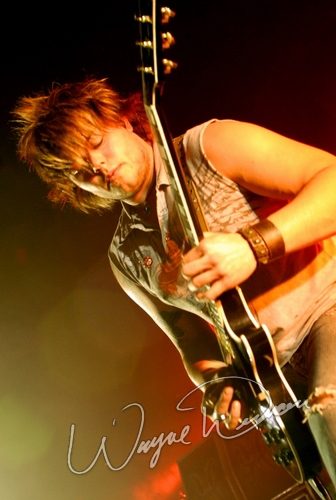 Hinder at Louisville Gardens Louisville, KY on December 8, 2006 &mdash; concert photo by Wayne Dennon