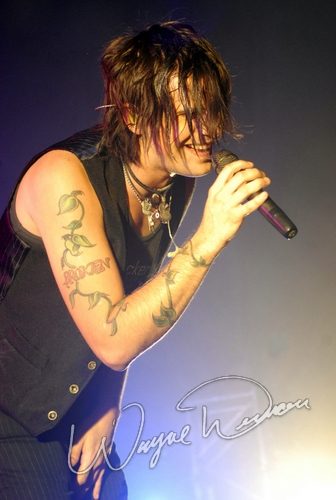 Hinder at Louisville Gardens Louisville, KY on December 8, 2006 &mdash; concert photo by Wayne Dennon