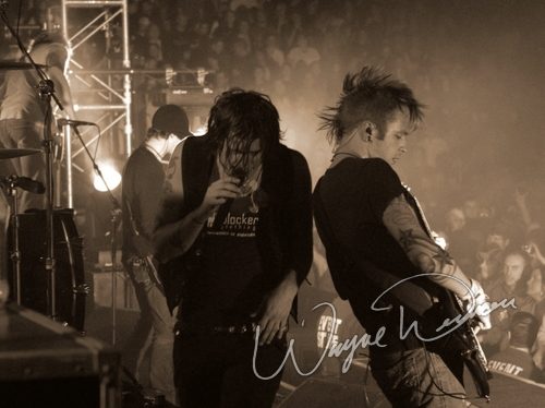 Hinder at Louisville Gardens Louisville, KY on December 8, 2006 &mdash; concert photo by Wayne Dennon