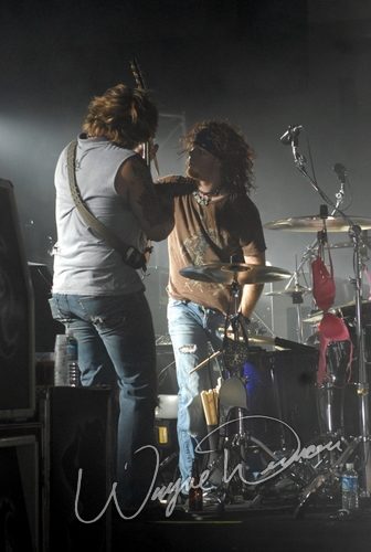 Hinder at Louisville Gardens Louisville, KY on December 8, 2006 &mdash; concert photo by Wayne Dennon
